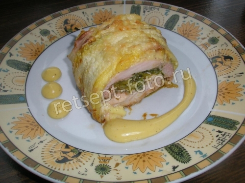 Кабачковый рулет с курицей и сыром в духовке, рецепт с фото