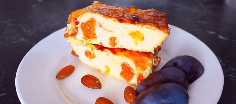 Творожная запеканка с манкой и курагой