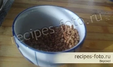 Гречку промываем