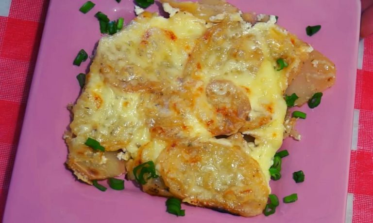 Картошка с сыром и яйцом в духовке