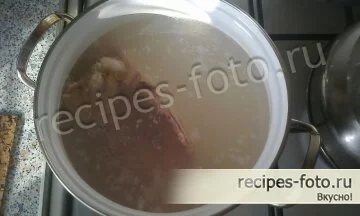 залить прохладной водой