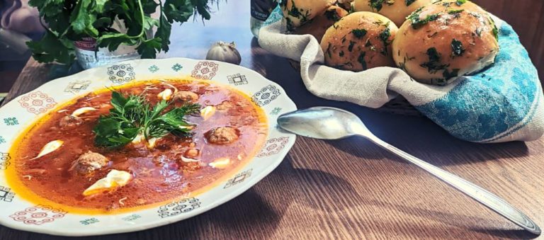 Борщ с фрикадельками