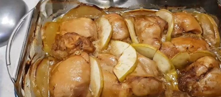 Курица с яблоками