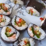 Суши с креветками и огурцом