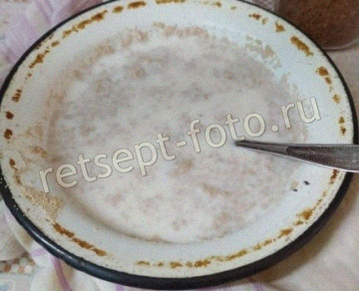 Топлёное молоко с дрожжами в чаше