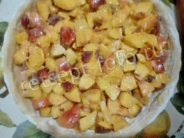 Пирог с персиковой начинкой