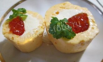 Фуршетная закуска с красной икрой и сыром, рецепт с фото