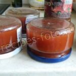 Готовый домашний кетчуп с яблоками в банке