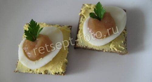 Красивые бутерброды с икрой трески на праздничный стол, рецепт с фото