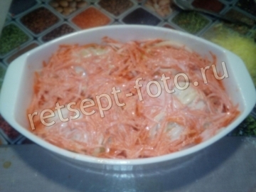 Лук режем соломкой.