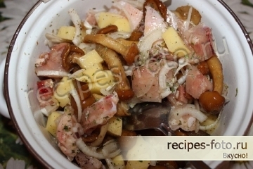 Картофель порезать небольшими кубиками.
