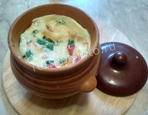 Омлет с хлебом, колбасой и помидорами в духовке, рецепт с фото