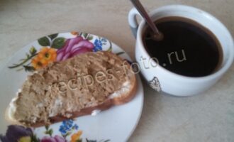 Готовый паштет из говяжьей печени с морковью и луком