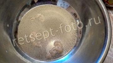 В теплой воде разводим дрожжи. Для того чтобы тесто было более эластичным,…
