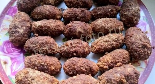 Пирожное Картошка из бисквита со сгущенкой и орехами, рецепт с фото