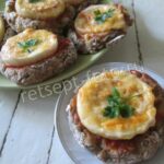 Рыбные котлеты с сыром и помидорами в духовке, рецепт с фото