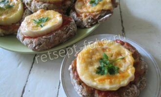 Рыбные котлеты с сыром и помидорами в духовке, рецепт с фото
