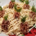 Салат "Ананас" с курицей и кукурузой, рецепт с фото