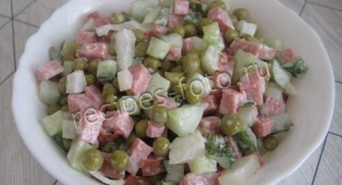 Салат "Ангарский" с копченой колбасой и свежим огурцом, рецепт с фото