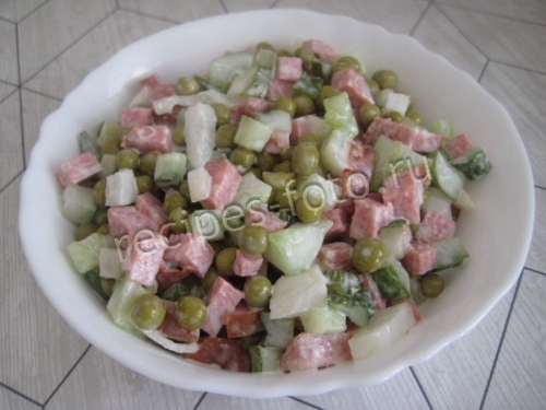 Салат "Ангарский" с копченой колбасой и свежим огурцом, рецепт с фото