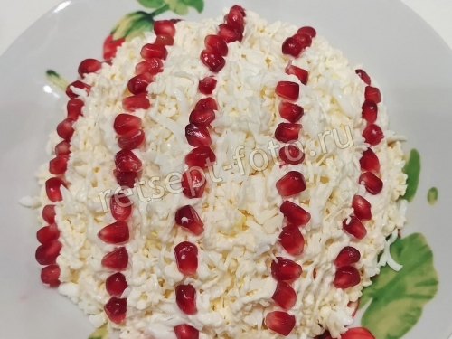 Бусы на снегу с курицей