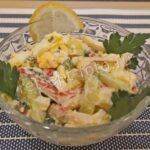 Салат "Морская свежесть" с кальмарами и крабовыми палочками, рецепт с фото