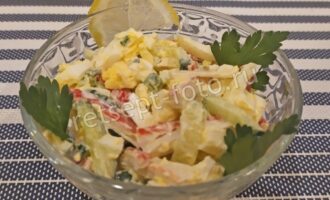 Салат "Морская свежесть" с кальмарами и крабовыми палочками, рецепт с фото