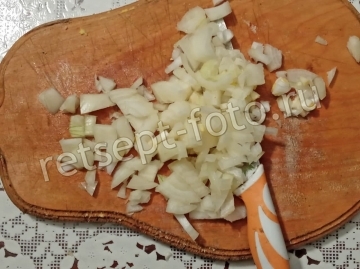 Морковь по-корейски выложить в тарелку.