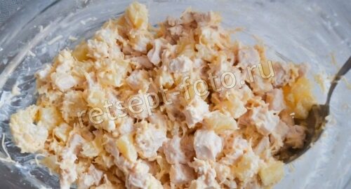 Салат с курицей, ананасами и сметаной, рецепт с фото