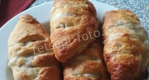 Слоеные пирожки с сырым фаршем и сыром, рецепт с фото