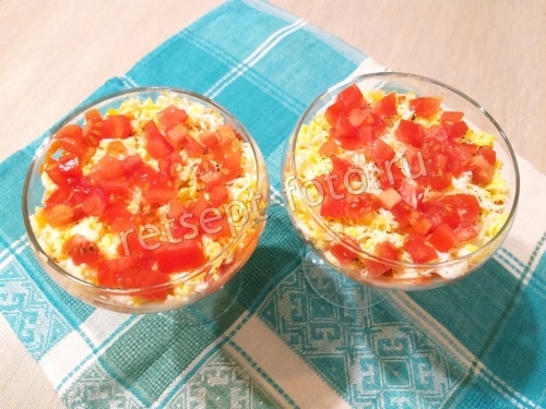 Слоёный салат из печени минтая