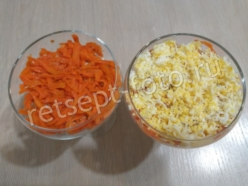 Помидор нарезать мелким кубиком.