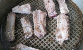Свиные ребрышки с картошкой на сковороде, рецепт с фото