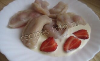 Вареники с клубникой на кефире без яиц, рецепт с фото
