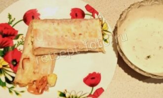 Закусочные рулеты из лаваша с колбасой и плавленым сыром, рецепт с фото